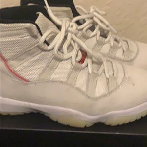 Sell me your Jordan’s size 9.5 and 10 up to 40$